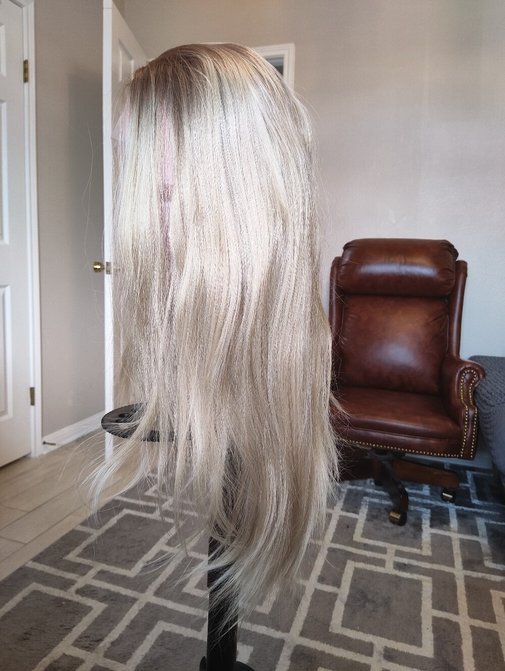 Ombre Highlight Blonde 13x5 Synthetic HD Lace Glueless Wig 150% Density 24" - Picture 5 of 11